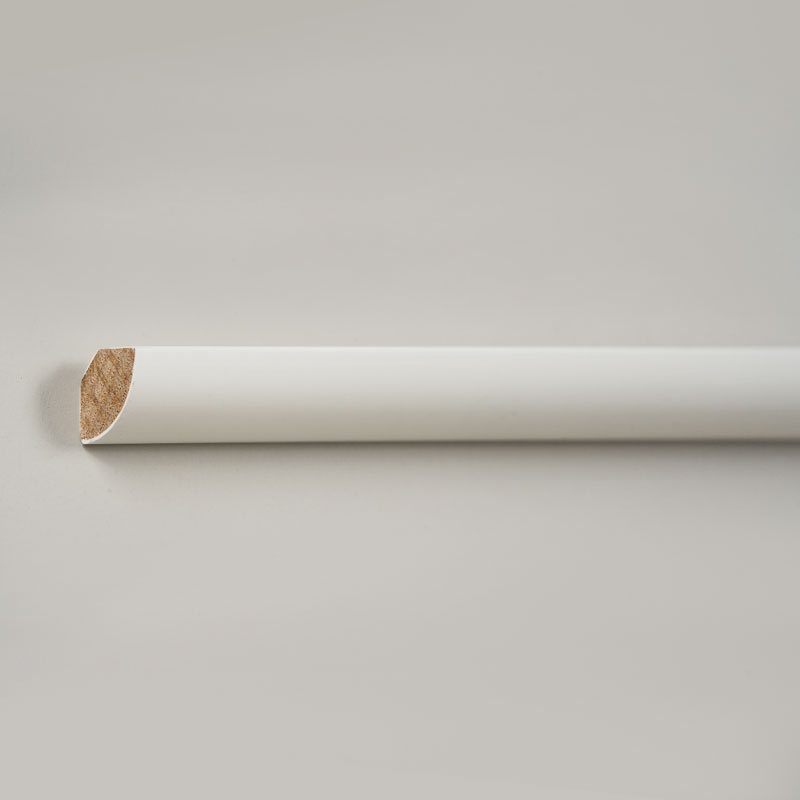 Quarter round moulding trim covering baseboard and floor gap