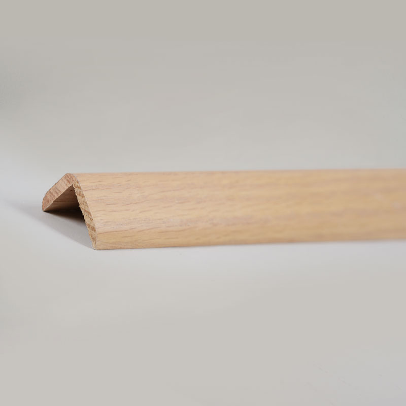 Massief houten rechte hoek (90°) overgangsstrip (omwikkeld met rood eikenfineer + verf) - eikenkleur 1 1/9' x 1 1/9'