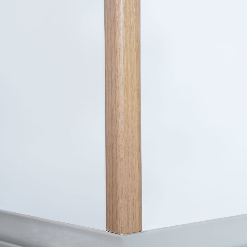 Massief houten rechte hoek (90°) overgangsstrip (omwikkeld met rood eikenfineer + verf) - eikenkleur 1 1/9' x 1 1/9'